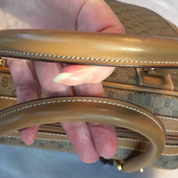 EVERYTHING IN MY POSHMARK CLOSET.  Authentic  Vintage Gucci. ! - Picture 4 of 8